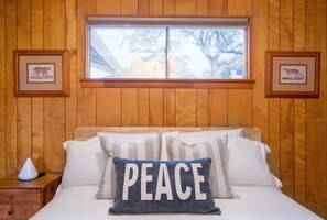 3 bedrooms, iron/ironing board, free WiFi, bed sheets - Mt. Joy...Zenfully refreshing! (Canyon Lake)