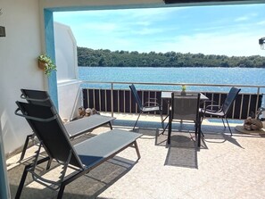 Outdoor dining - 1 bedroom apartment in blato (Blato)