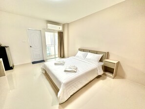 Basic Apartment, 1 Queen Bed | 1 bedroom, bed sheets
