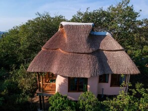 Luxury Double or Twin Room, Lake View | Laptop workspace, iron/ironing board, bed sheets