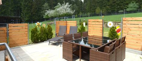 تناول الطعام بالخارج