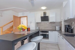 Private kitchen - Enjoy a Holiday Home Family Fun with Sea View right on the beach, Pet Friendly

 (Grebaštica)