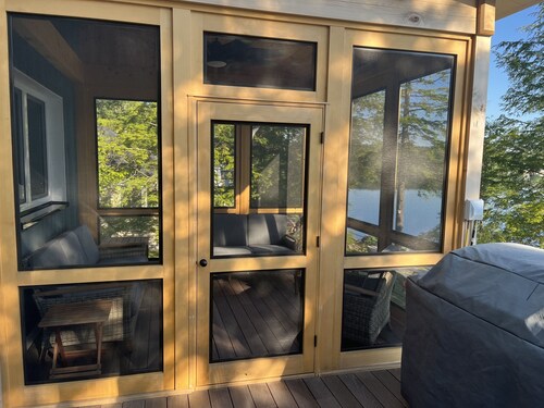 Newer Construction waterfront house with AC and WiFi in Barnstead