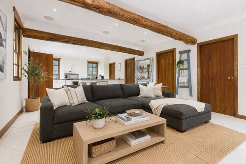 South Coast Hinterland Retreat on 30 acres with Rainforest Hikes and Firepit