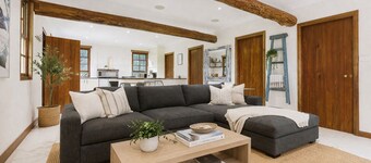 South Coast Hinterland Retreat on 30 acres with Rainforest Hikes and Firepit