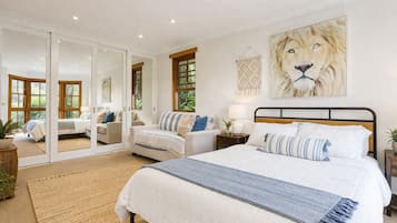 2 bedrooms, iron/ironing board, free WiFi, bed sheets