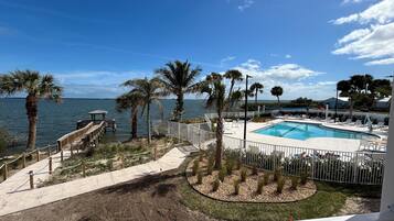 Alberca al aire libre y alberca climatizada