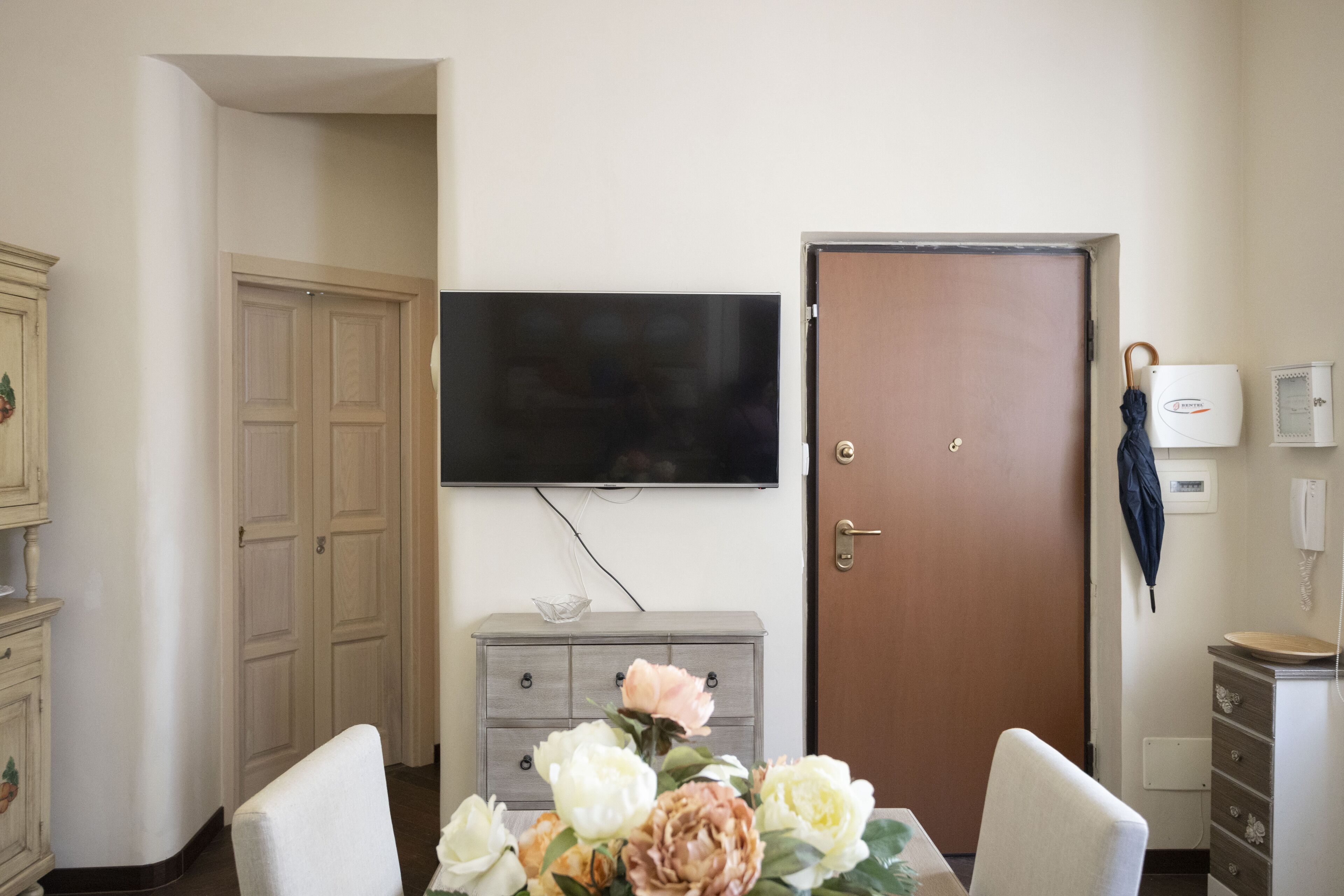 Căn hộ Deluxe | Khu phòng khách | TV LED 