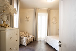 Deluxe Apartment | 1 bedroom, pillowtop beds, individually furnished, desk