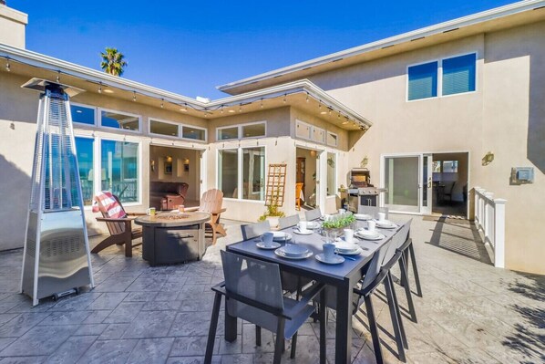 Outdoor dining - Point Loma Serenity -6BR/4BA w/ Panoramic Views (San Diego)