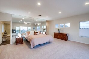 6 Schlafzimmer, Schreibtisch, Bügeleisen/Bügelbrett, WLAN