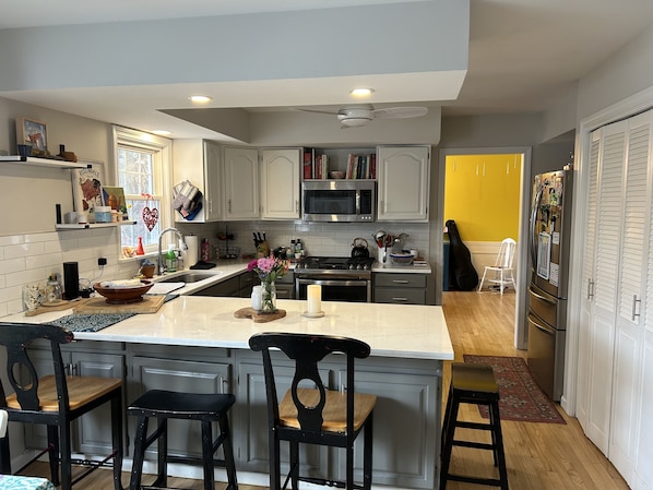 Private kitchen - Eclipse House of your Dreams! (Shelburne)