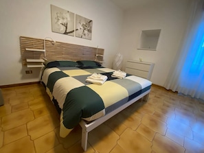 2 bedrooms, travel crib, free WiFi, bed sheets