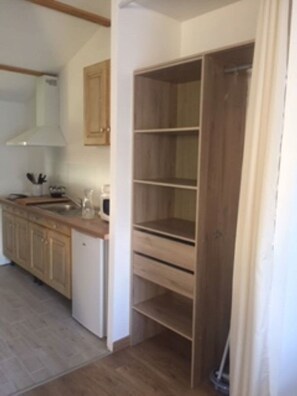 Private kitchen - Studio D'hôtes Récent Meublé Indépendant. 3 km Centre Perigueux (Champcevinel)