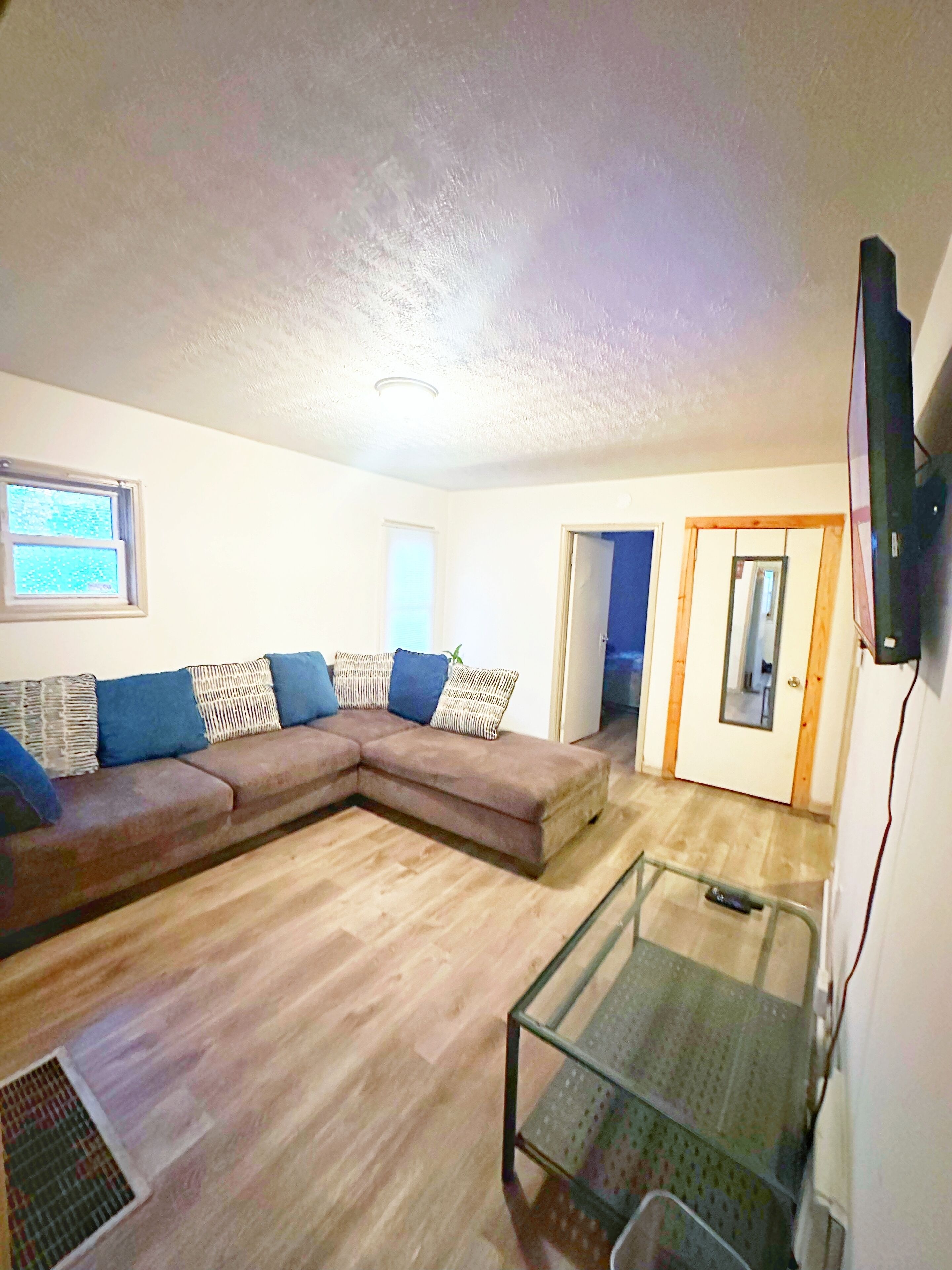 Cozy 1 Bedroom ENTIRE HOME in the Heart of Akron 