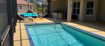Short term vacation rental, luxury B&B located 0.9 miles from Manasota Beach.