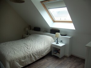 3 slaapkamers, een strijkplank/strijkijzer, wifi, beddengoed