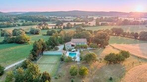 Exterior - Beautiful Bastide in Provence with swimming pool, tennis court, and jacuzzi (CERESTE EN LUBERON)