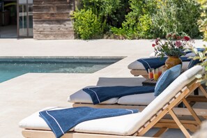 Outdoor pool - Beautiful Bastide in Provence with swimming pool, tennis court, and jacuzzi (CERESTE EN LUBERON)