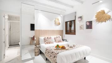 Basic Studio, 1 Double Bed, Kitchen, Courtyard View | Free WiFi, bed sheets