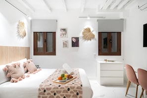 Basic Studio, 1 Double Bed, Courtyard View | Free WiFi, bed sheets - Dobo Madrid Luna (Madrid)