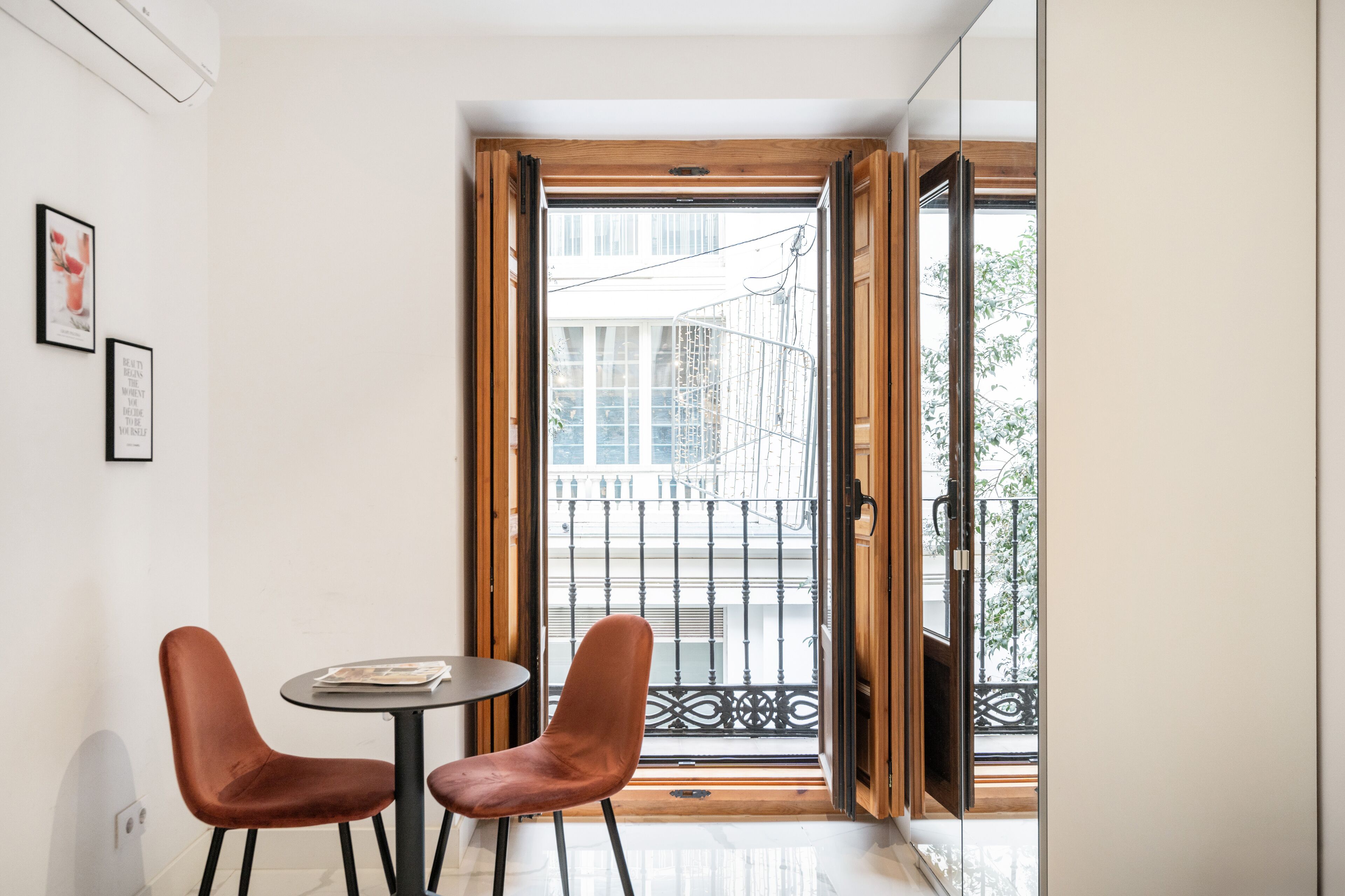 Estúdio urbano, 1 cama de casal, cozinha, vista para a cidade | Wi-Fi de cortesia, roupa de cama