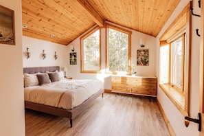 3 habitaciones, escritorio, tabla de planchar con plancha y wifi gratis