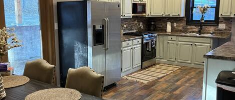 Micro-ondes, four, plaque de cuisson