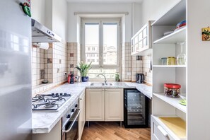 Fridge, oven, stovetop, coffee/tea maker - Cozy casa is in Vatican area, you can walk to the city heart in 20 min! (Roma)