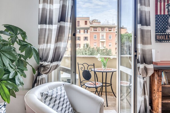 Smart TV - Cozy casa is in Vatican area, you can walk to the city heart in 20 min! (Roma)