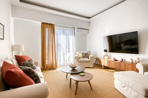 Smart TV - SMG Boutique Apartment-Three bedroom apartment with Acropolis View (Athina)