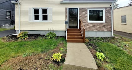Cozy Home in Beautiful Berea: near Airport, IX Center, Parks, & Campus