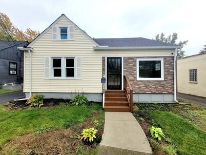 Cozy Home in Beautiful Berea: near Airport, IX Center, Parks, & Campus