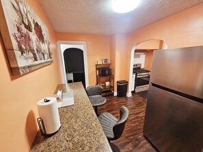 Microwave, oven, stovetop, dishwasher - Cozy Home in Beautiful Berea: near Airport, IX Center, Parks, & Campus (Berea)