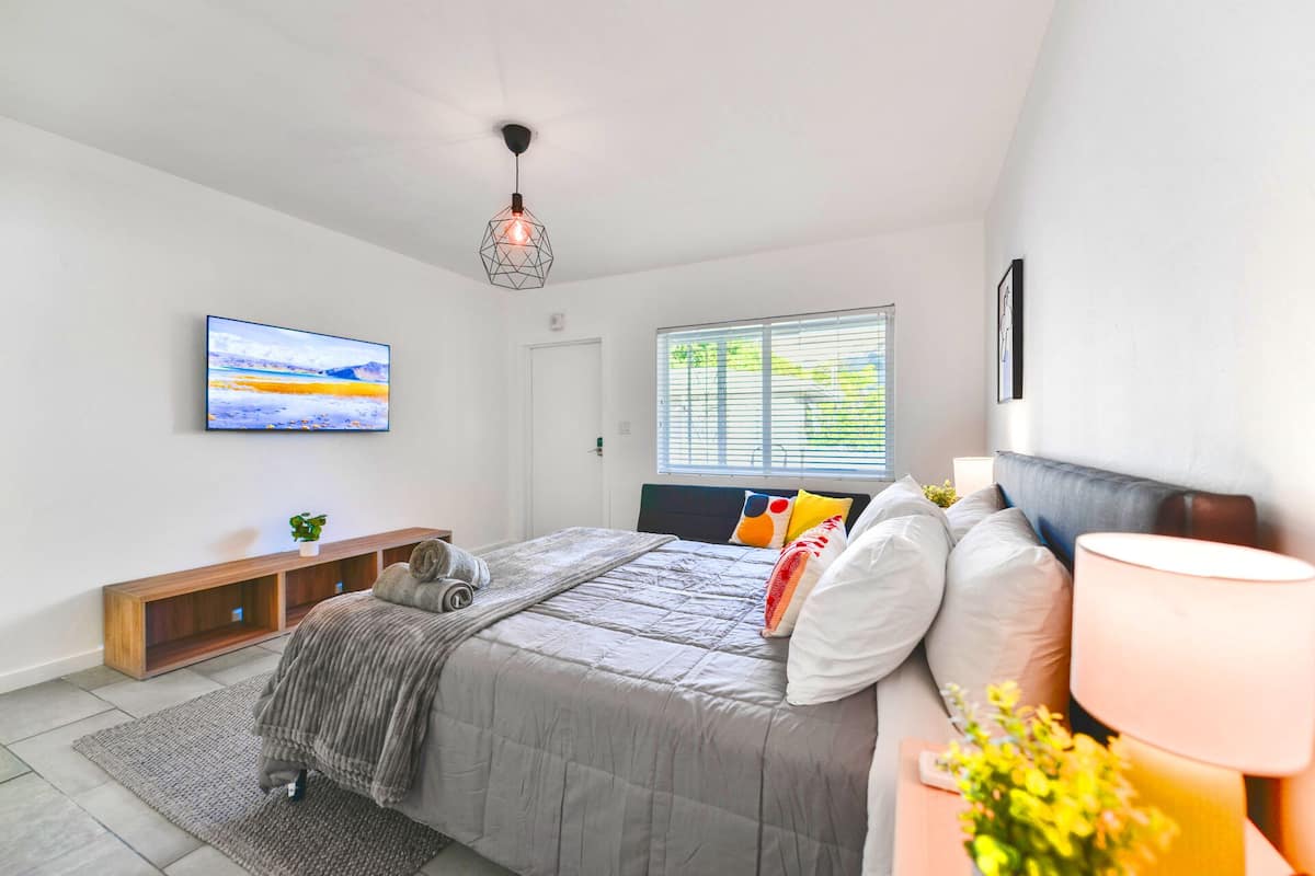 Comfort Studio | Premium bedding, blackout drapes, iron/ironing board, free WiFi