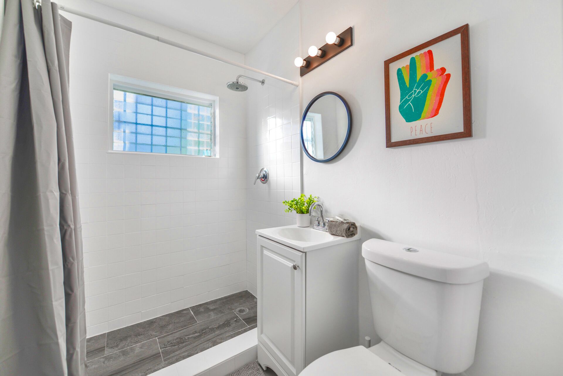 Comfort Studio | Bathroom | Shower, rainfall showerhead, towels, soap