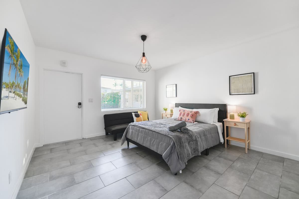 Comfort Studio | Premium bedding, blackout drapes, iron/ironing board, free WiFi