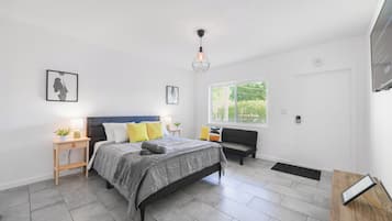 Comfort Stüdyo | Kaliteli yatak takımı, güneşlik/perde, ütü/ütü masası
