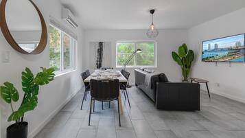 Comfort Studio | Dining room