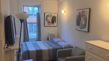 1 habitación, escritorio, wifi gratis y ropa de cama