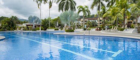 2 outdoor pools