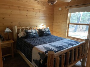 3 bedrooms, iron/ironing board, travel cot, free WiFi - Stunning Lake Petenwell Log Home Near Sand Valley Golf (Rome)