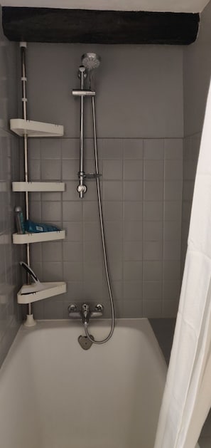 Hair dryer, towels, soap, shampoo - Medieval Cottage in the Ancient Village of Milhars (Milhars)