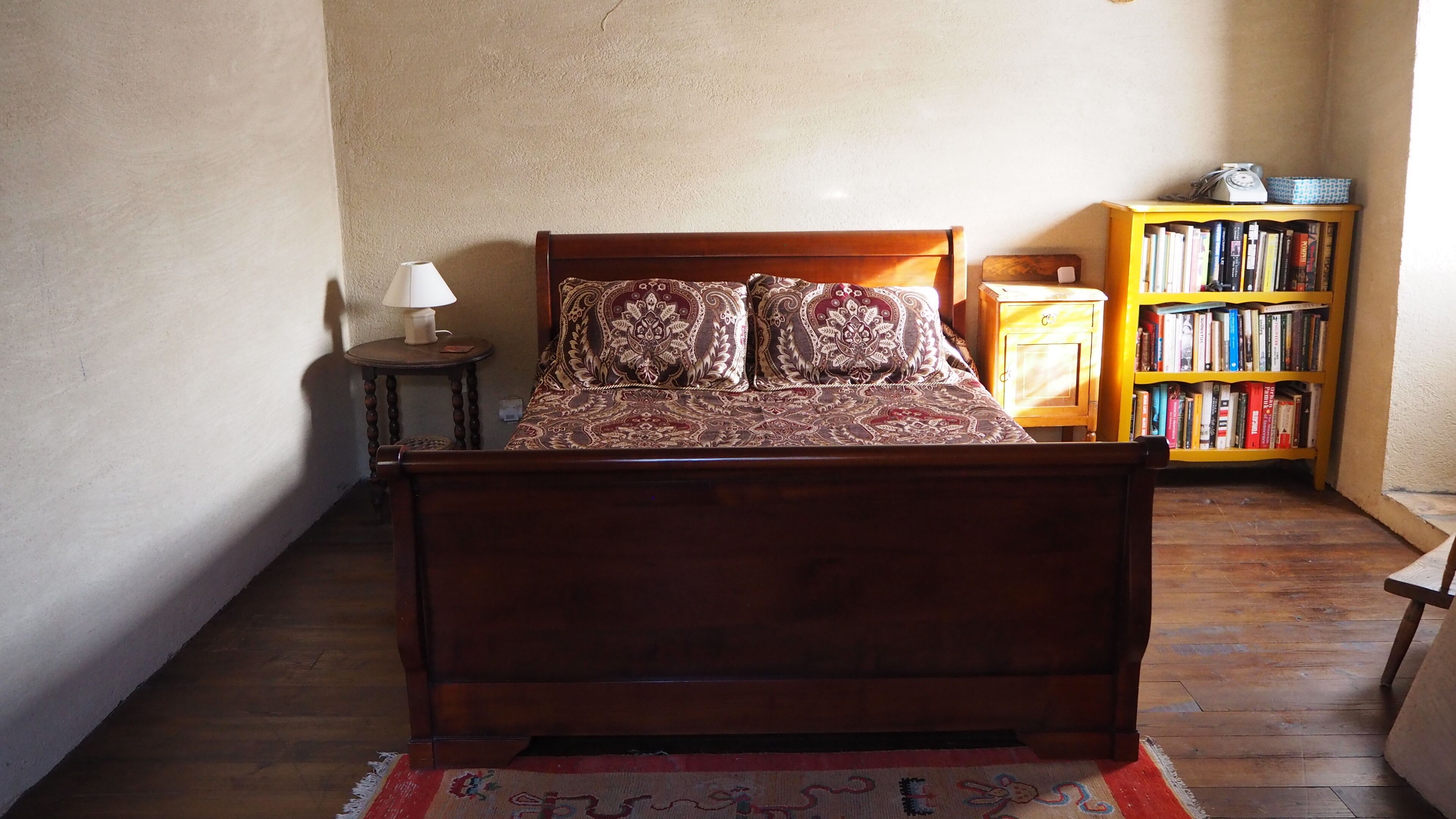 2 bedrooms, desk, iron/ironing board, travel crib
