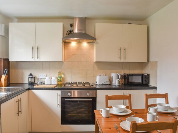 Cookware/dishes/utensils