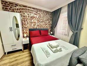 Deluxe Studio | Egyptian cotton sheets, premium bedding, down duvets, memory-foam beds - Golden Stay Boutique Hotel Taksim (Istanbul)