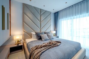 9 bedrooms, desk, travel crib, free WiFi - New 2024 · 2-Villa Compound · 9BR · 2 Pools · KTV (Pattaya City)