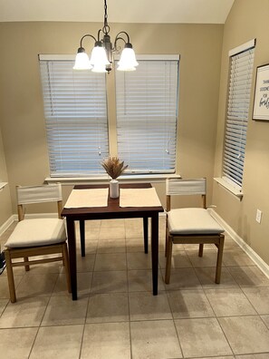 Dining - Secluded home in Quiet Neighborhood 3BR 2BA (Baton Rouge)