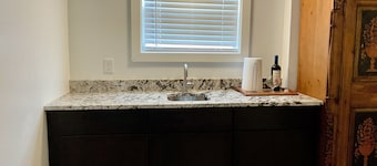 Charming Studio in the Heart of Springfield