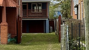 A residential street with houses on both sides. - Charming Studio in the Heart of Springfield (Jacksonville)